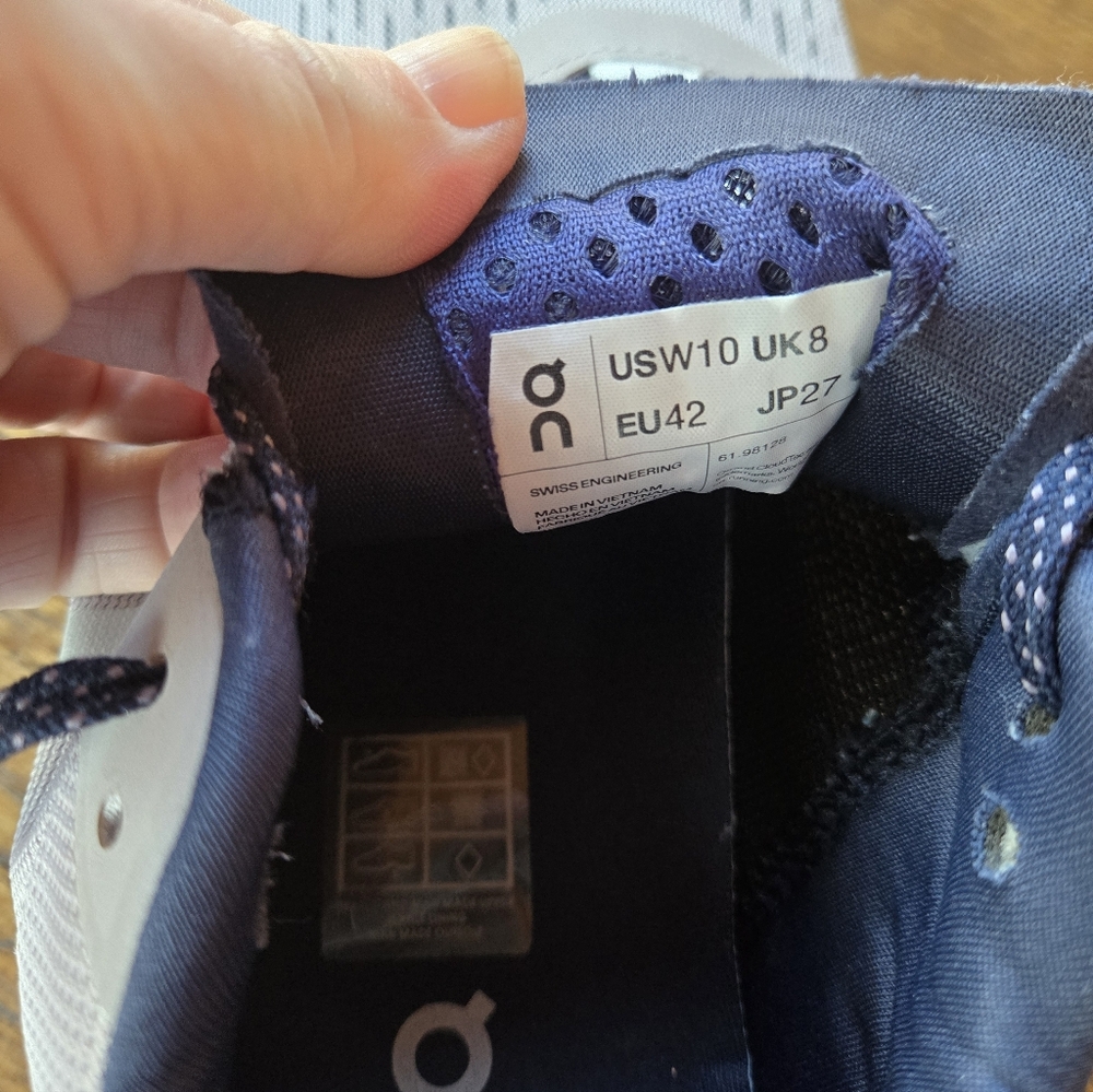 On Running Women's Cloudmonster sneakers in a Pearl/Arctic. Barely Worn! - Picture 4 of 5